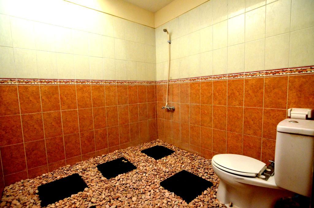 סמיניאק Lori Beach Inn מראה חיצוני תמונה